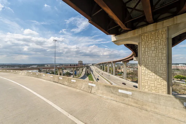 Major roadway and surrounding development in 78613 Cedar Park, TX