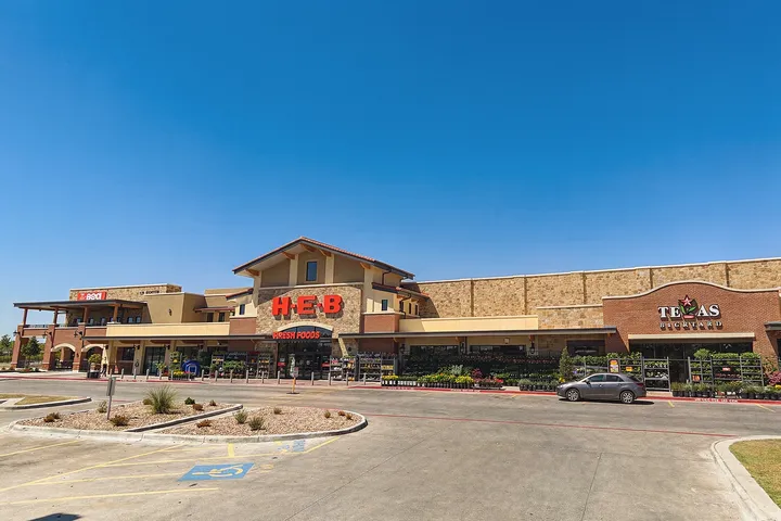 Grocery stores and daily amenities near 78628 Georgetown, TX