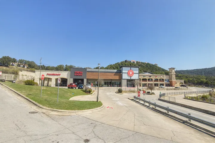 Neighborhood retail and services area in 78645 Lago Vista, TX