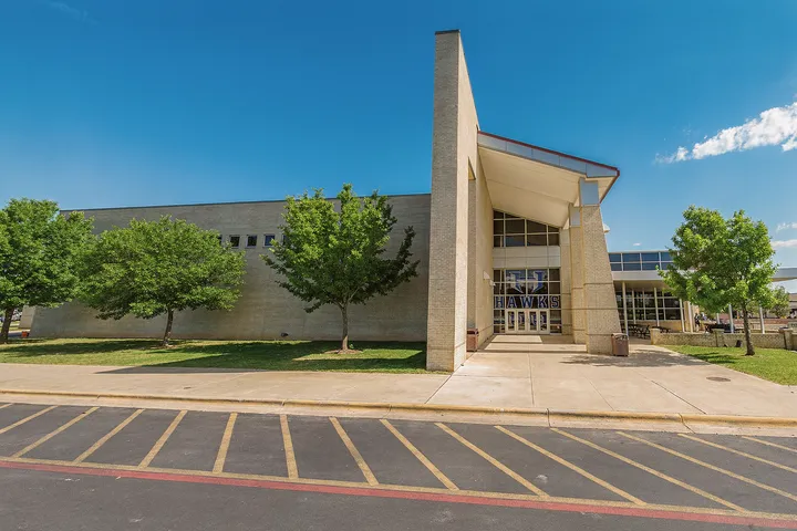 Suburban school campus environment in 78660 Pflugerville, TX