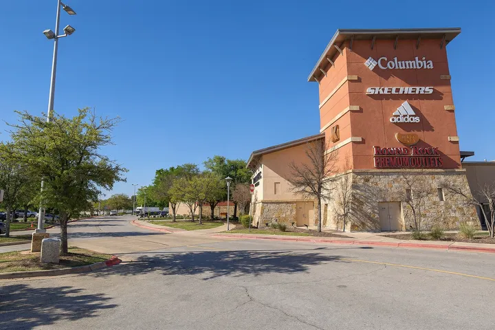 Neighborhood retail and services area in 78665 Round Rock, TX