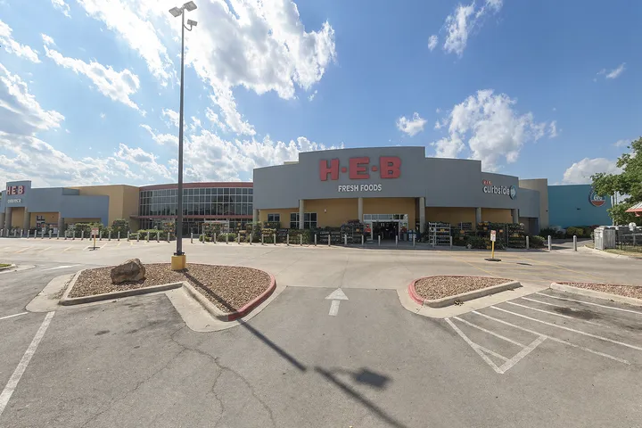 Neighborhood retail and services area in 78681 Round Rock, TX