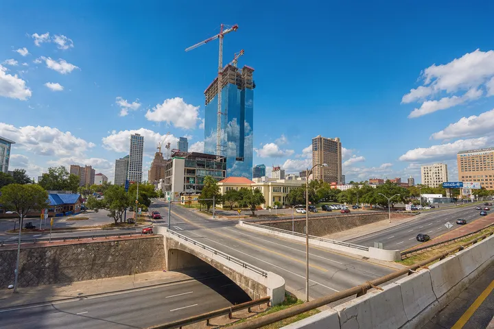 Major roadway and surrounding development in 78702 Austin area