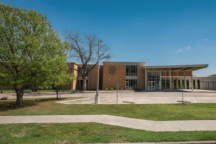 Suburban school campus environment in 78702 Austin area