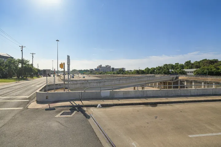 Major roadway and surrounding development in 78704 Austin area