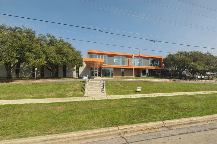 Suburban school campus environment in 78721 Austin area