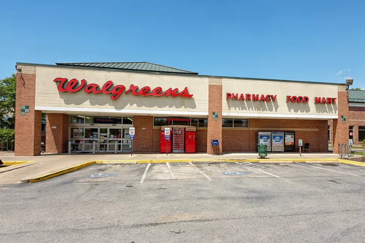 Neighborhood retail and services area in 78721 Austin area