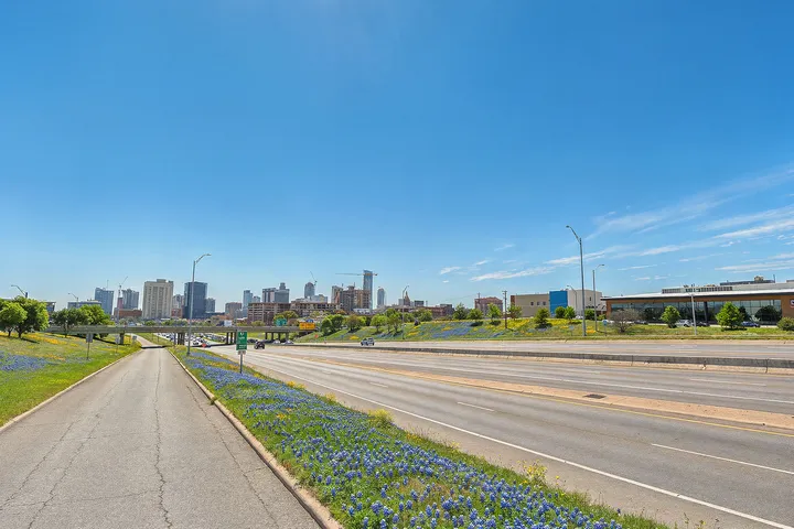 Major roadway and surrounding development in 78722 Austin area