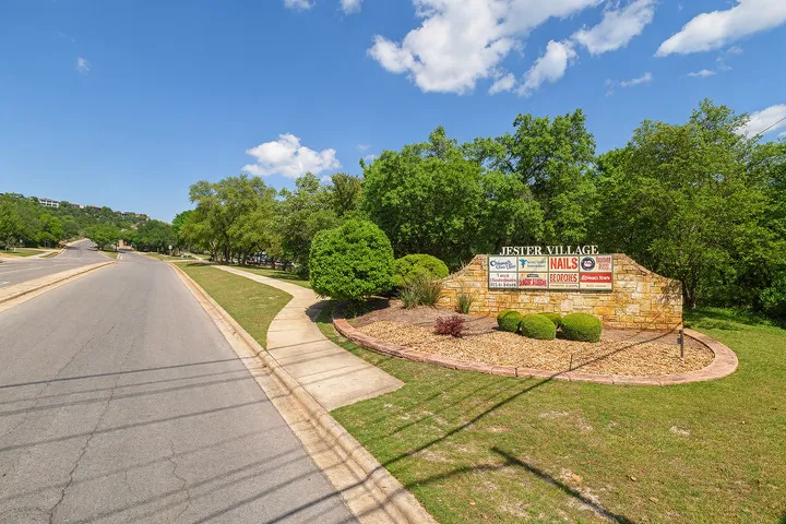 Neighborhood retail and services area in 78750 Austin area