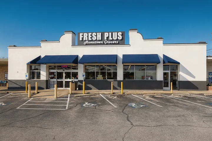 Neighborhood retail and services area in 78752 Austin area