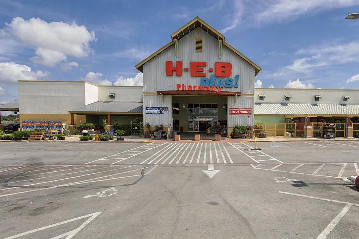 Neighborhood retail and services area in 78602 Bastrop, TX