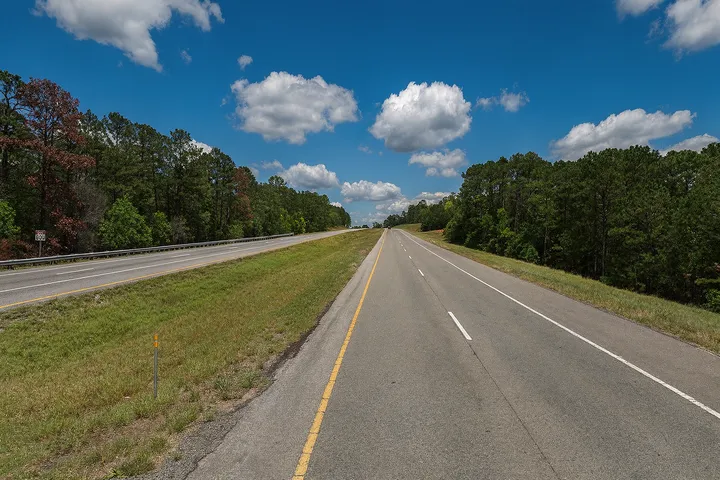 Major roadway and surrounding development in 78602 Bastrop, TX