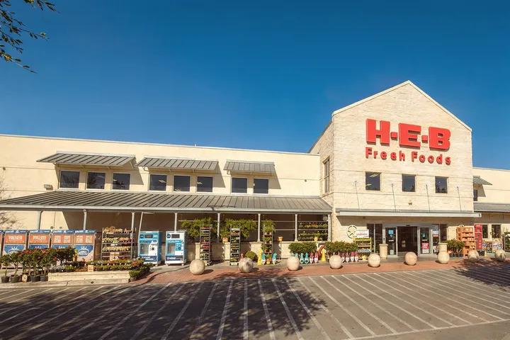 Neighborhood retail and services area in 78610 Buda, TX