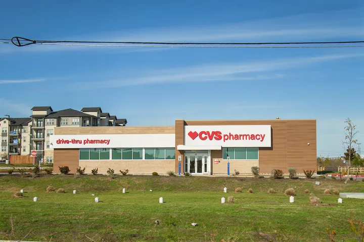 Grocery stores and daily amenities near 78617 Del Valle, TX