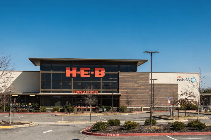 Grocery stores and daily amenities near 78633 Georgetown, TX