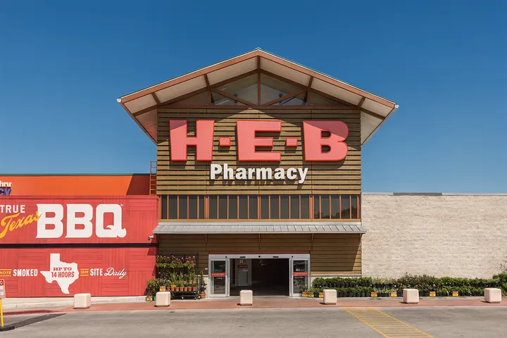 Grocery stores and daily amenities near 78654 Marble Falls, TX