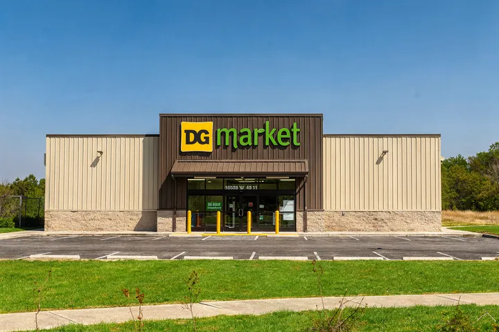 Neighborhood retail and services area in 78669 Spicewood, TX