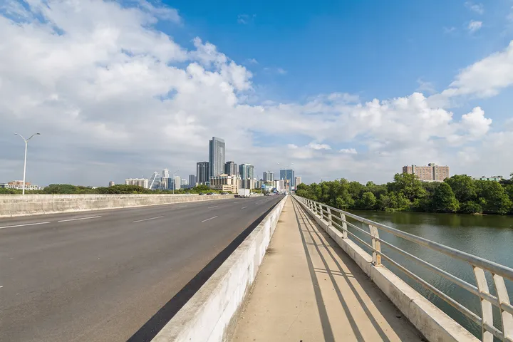 Major roadway and surrounding development in 78741 Austin area