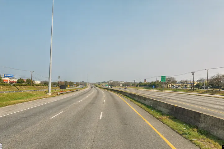 Major roadway and surrounding development in 78747 Austin area