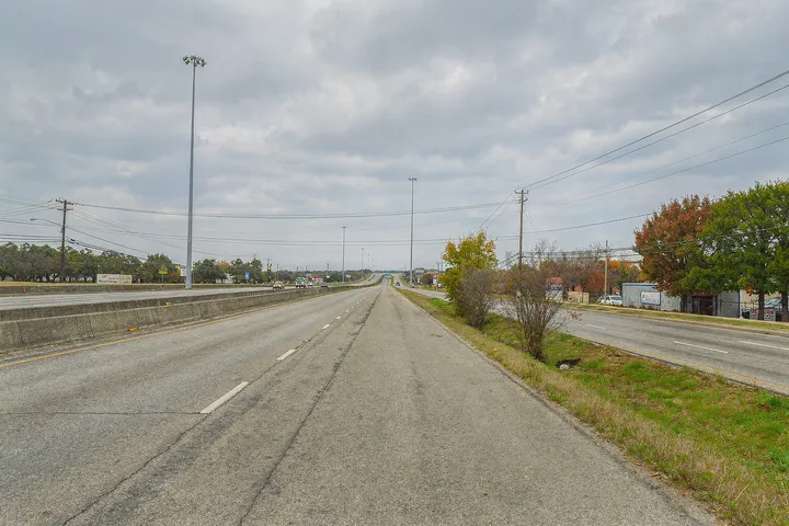 Major roadway and surrounding development in 78748 Austin area