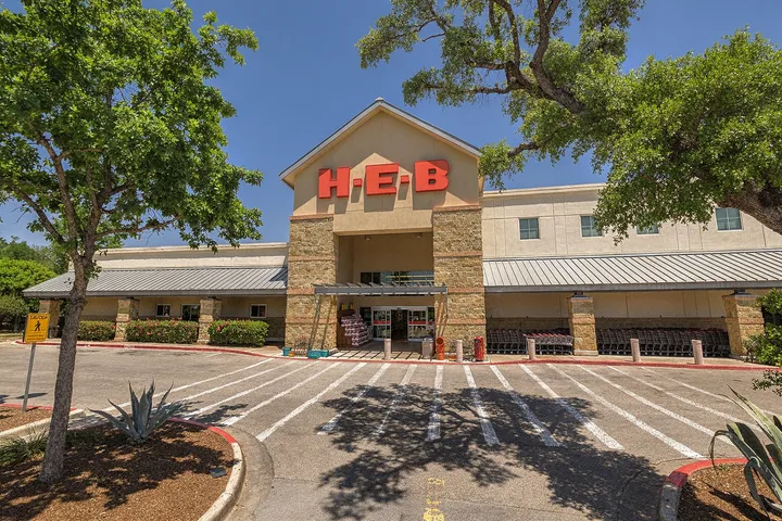 Neighborhood retail and services area in 78749 Austin area