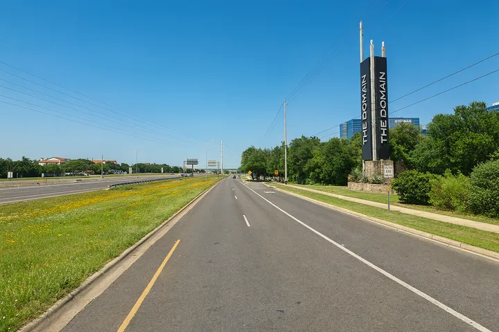 Major roadway and surrounding development in 78758 Austin area