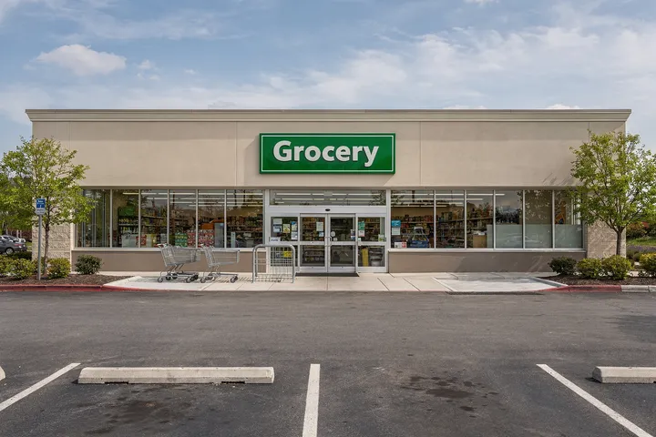 Neighborhood retail and services area in 78742 Austin area